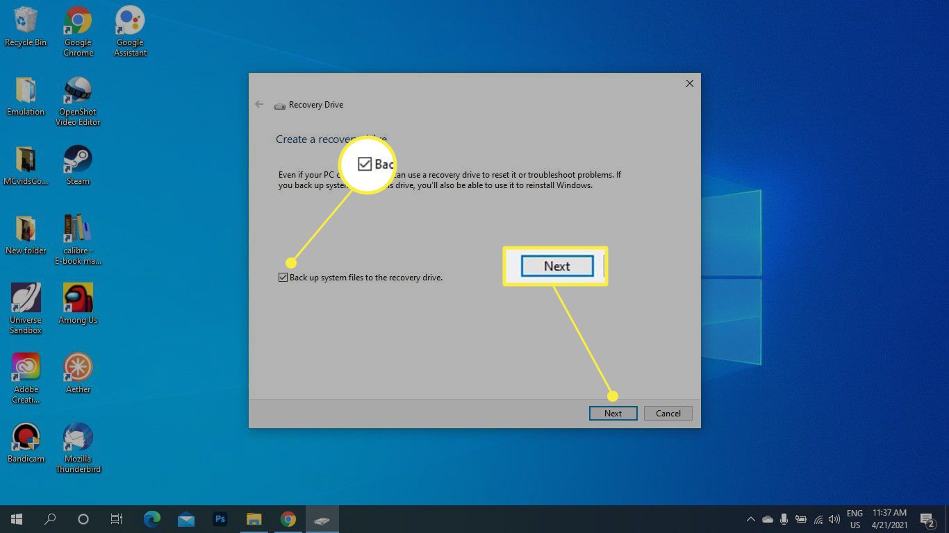 Säkerhetskopiera systemfiler till återställningsenheten i Windows i Recovery Drive-appen med kryssrutan och Nästa markerade
