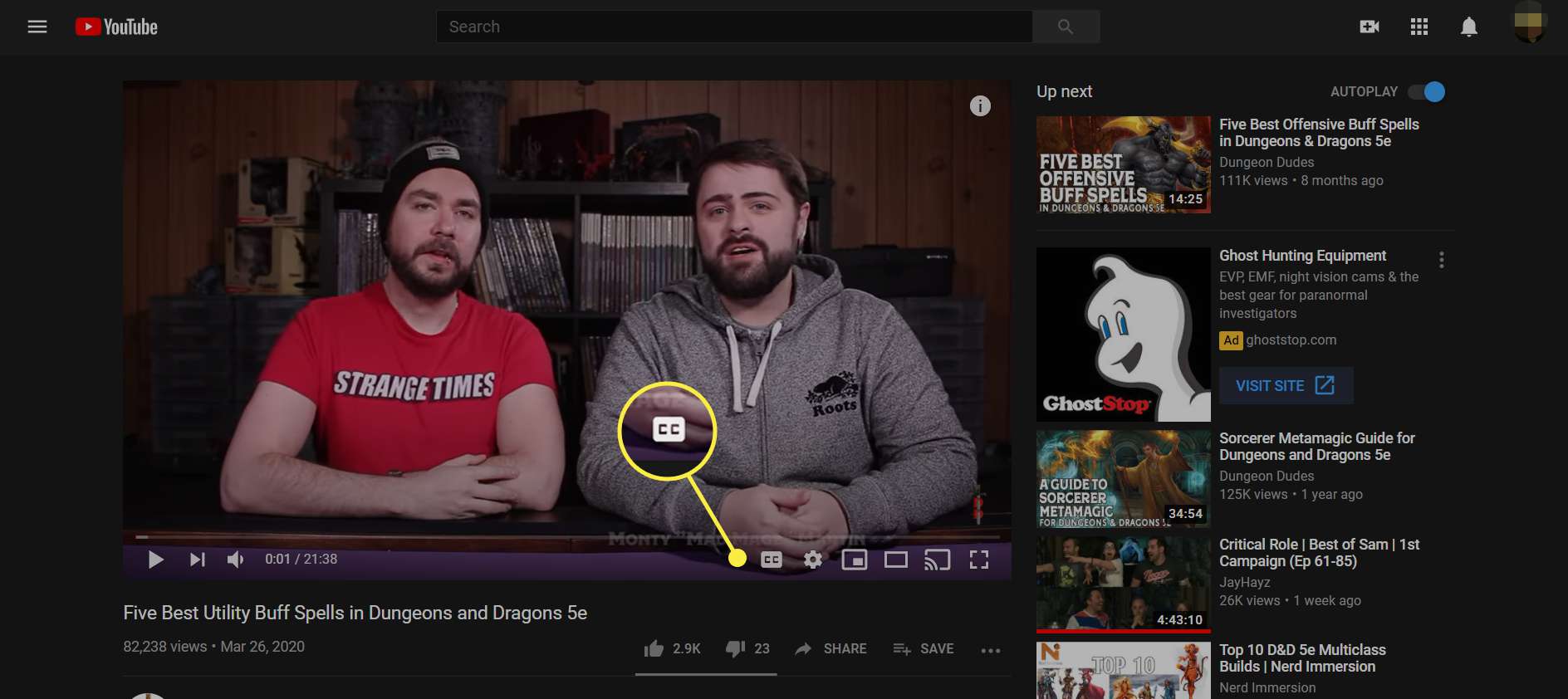 En YouTube-video med ikonen för textning är markerad.