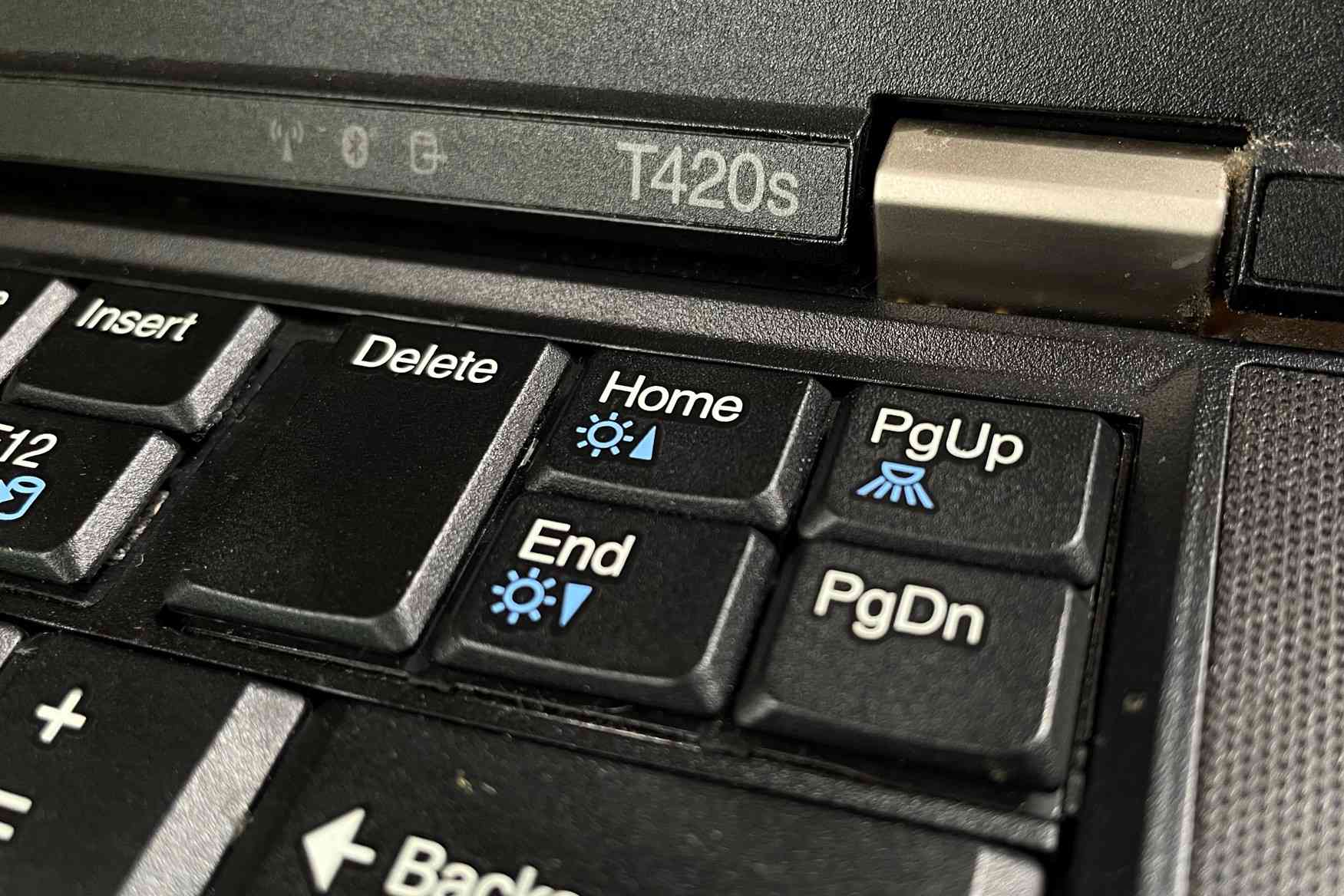 Ett foto av Lenovo ThinkLight-knappen på en Lenovo ThinkPad T420s