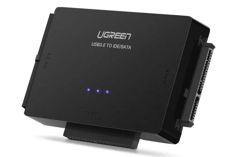 Bild på en UGREEN USB IDE-adapter