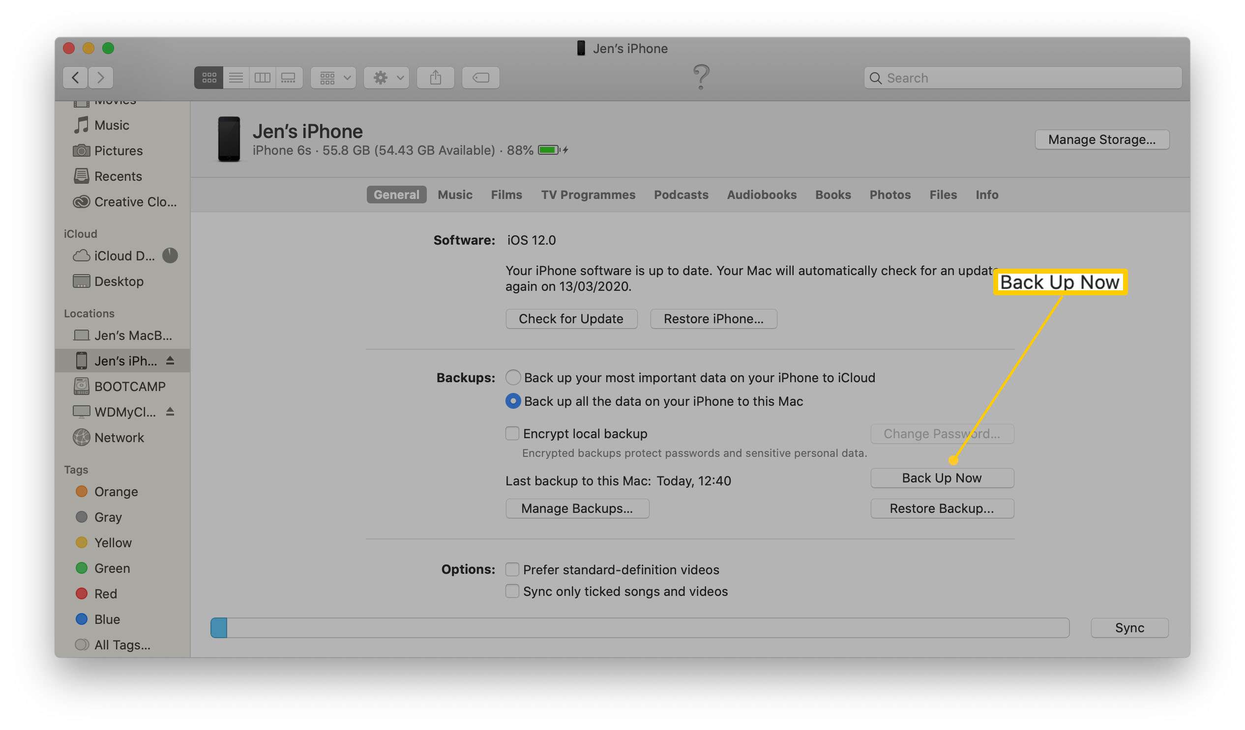 MacOS med en iPhone 'öppen' och Back Up Now markerad