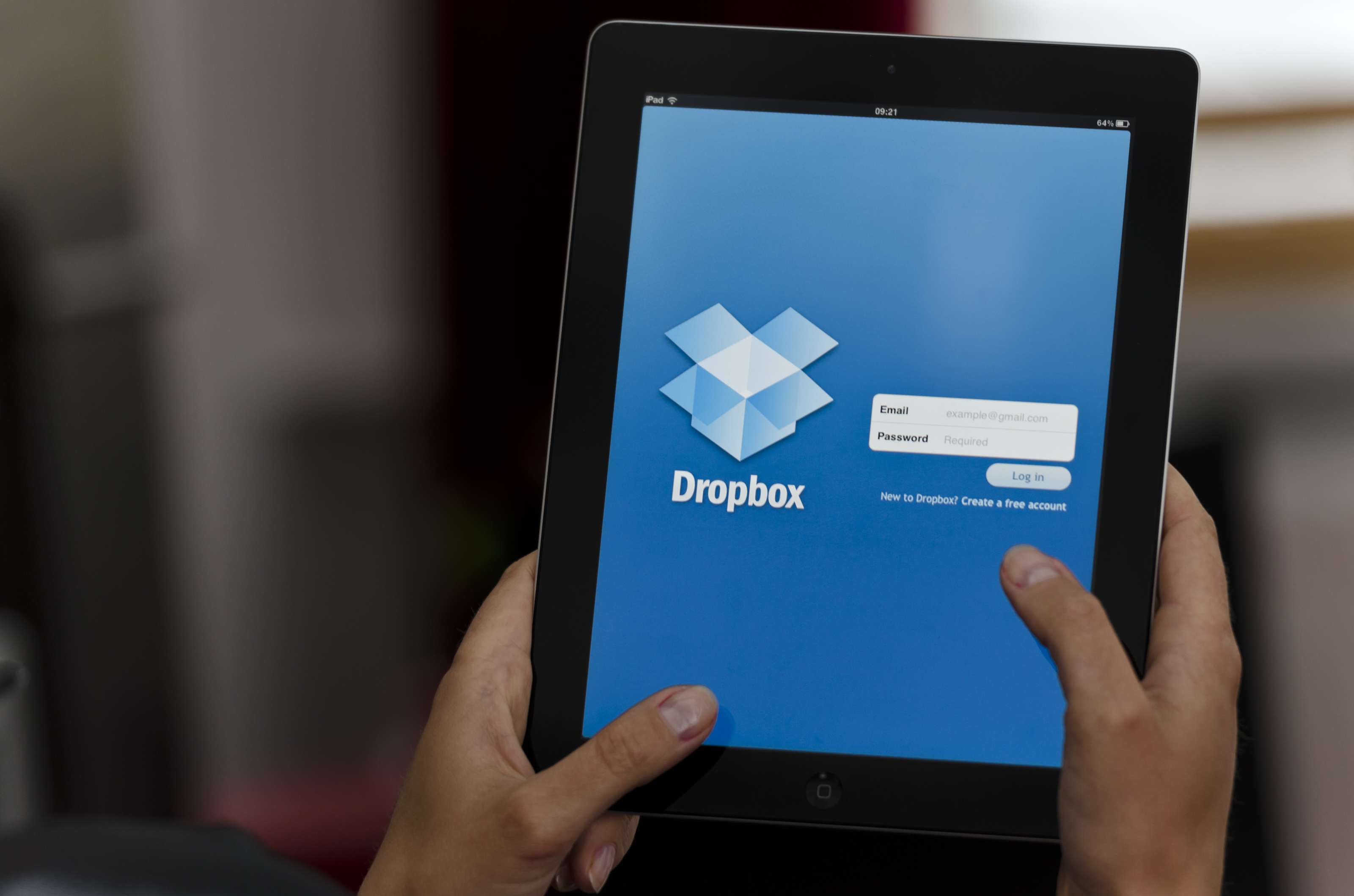 iPad-enhet med Dropbox-app för delning av foto och video