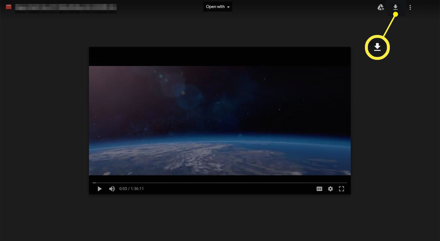 En film i Google Drive-spelare med nedladdningsknappen markerad.