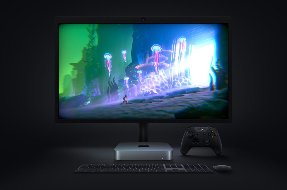 Apple M1 Mac Mini inställd med Xbox-kontroller, bildskärm och mus och tangentbord
