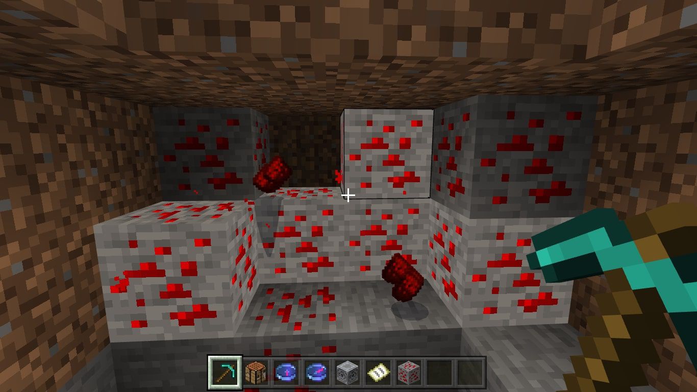 Mining Redstone Malm för Redstone Dust i Minecraft