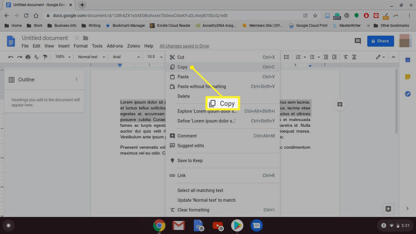 Chromebook med markerad text och Kopia vald i menyn