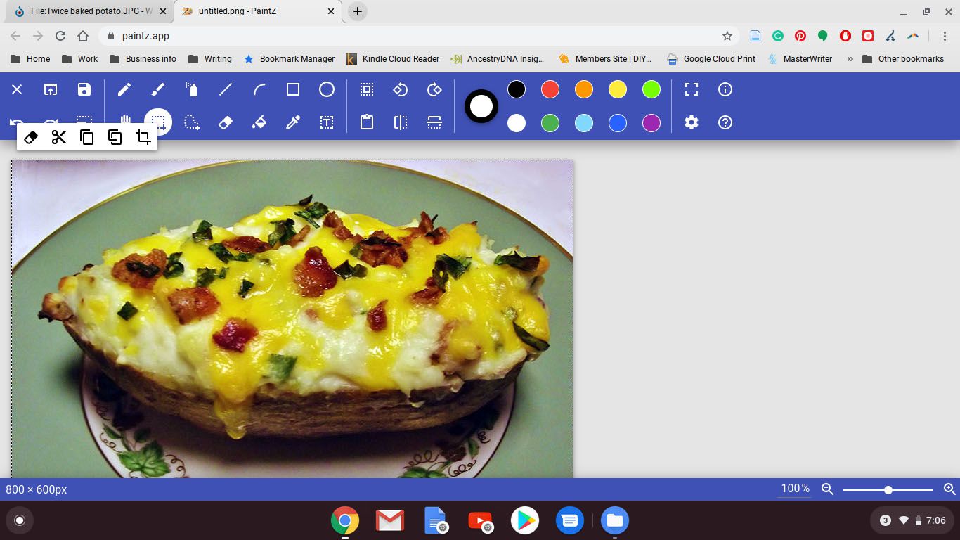 En bild av en bakad potatis klistrad in i Paintz-appen.