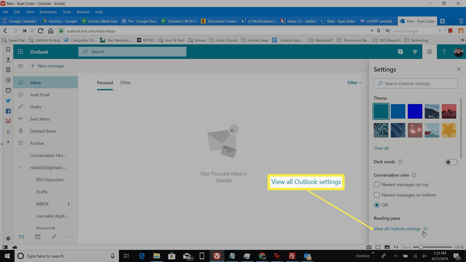 Skärmdump av Visa alla Outlook-inställningar i Outlook online.