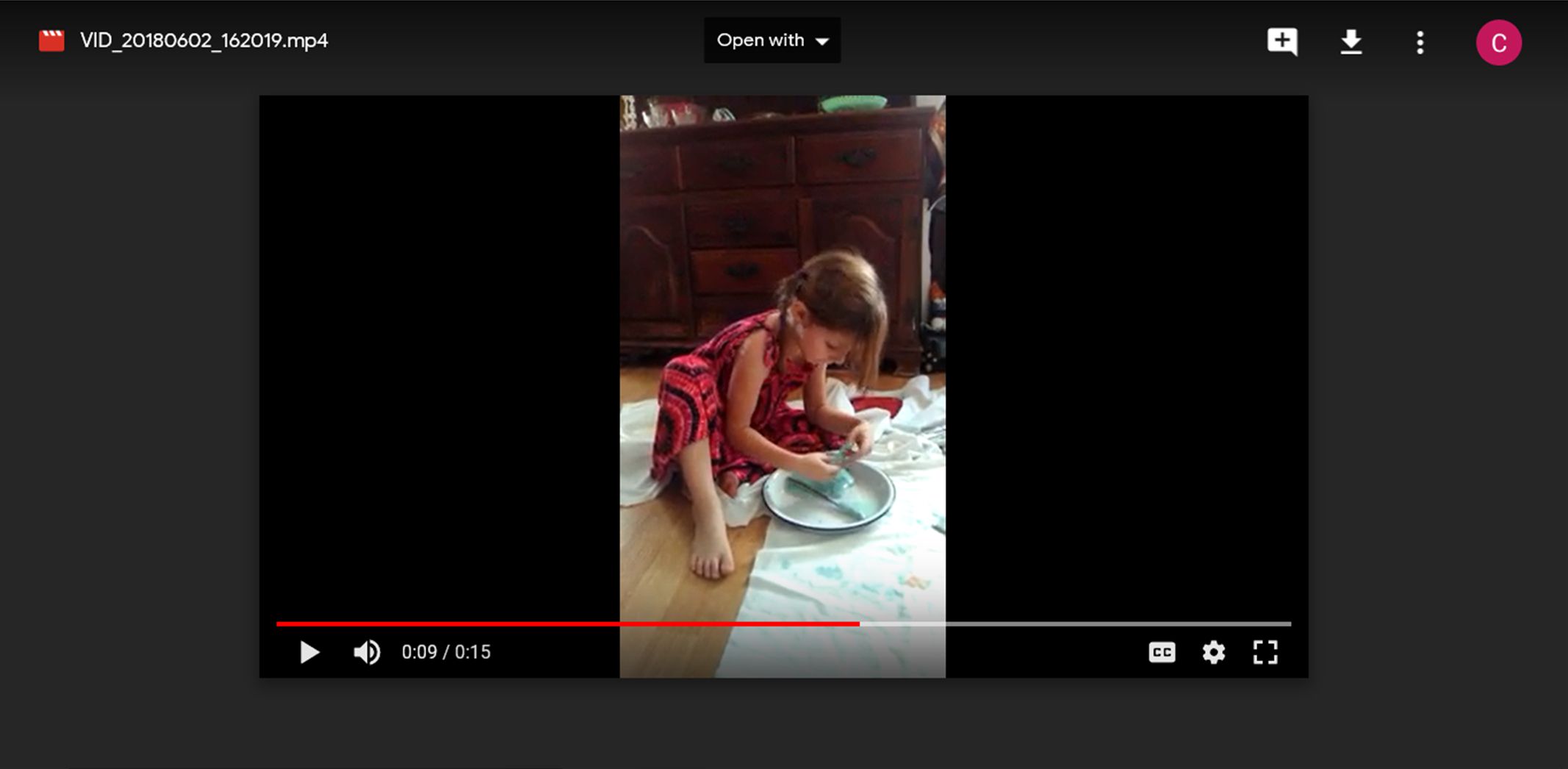 En skärmdump som visar en video som spelas i Google Drive