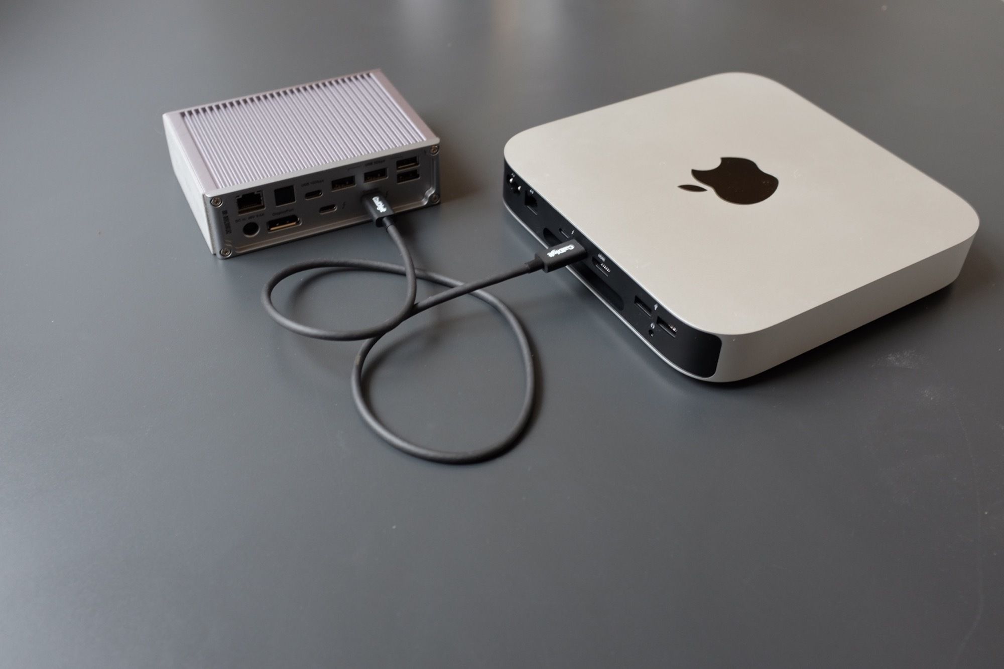 CalDigit TS3 + docka ansluten till en Mac Mini