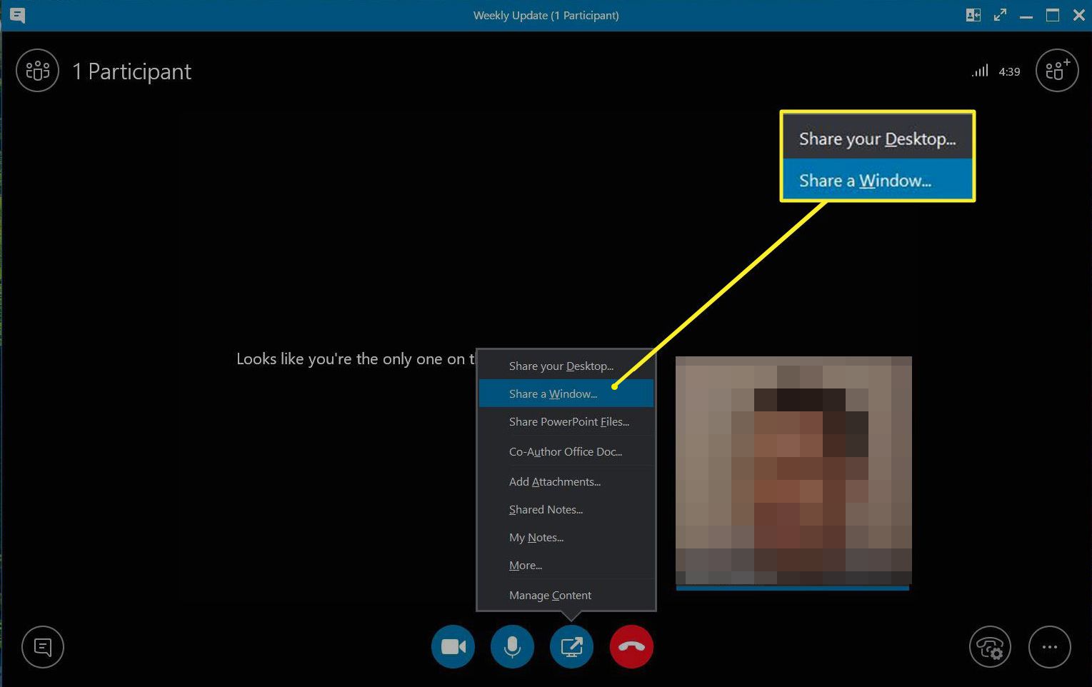 Skype med kommandona Dela ditt skrivbord och Dela ett fönster markerade