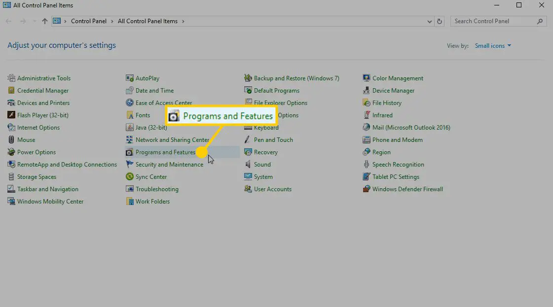 Skärmdump för att välja Program och funktioner i Kontrollpanelen.
