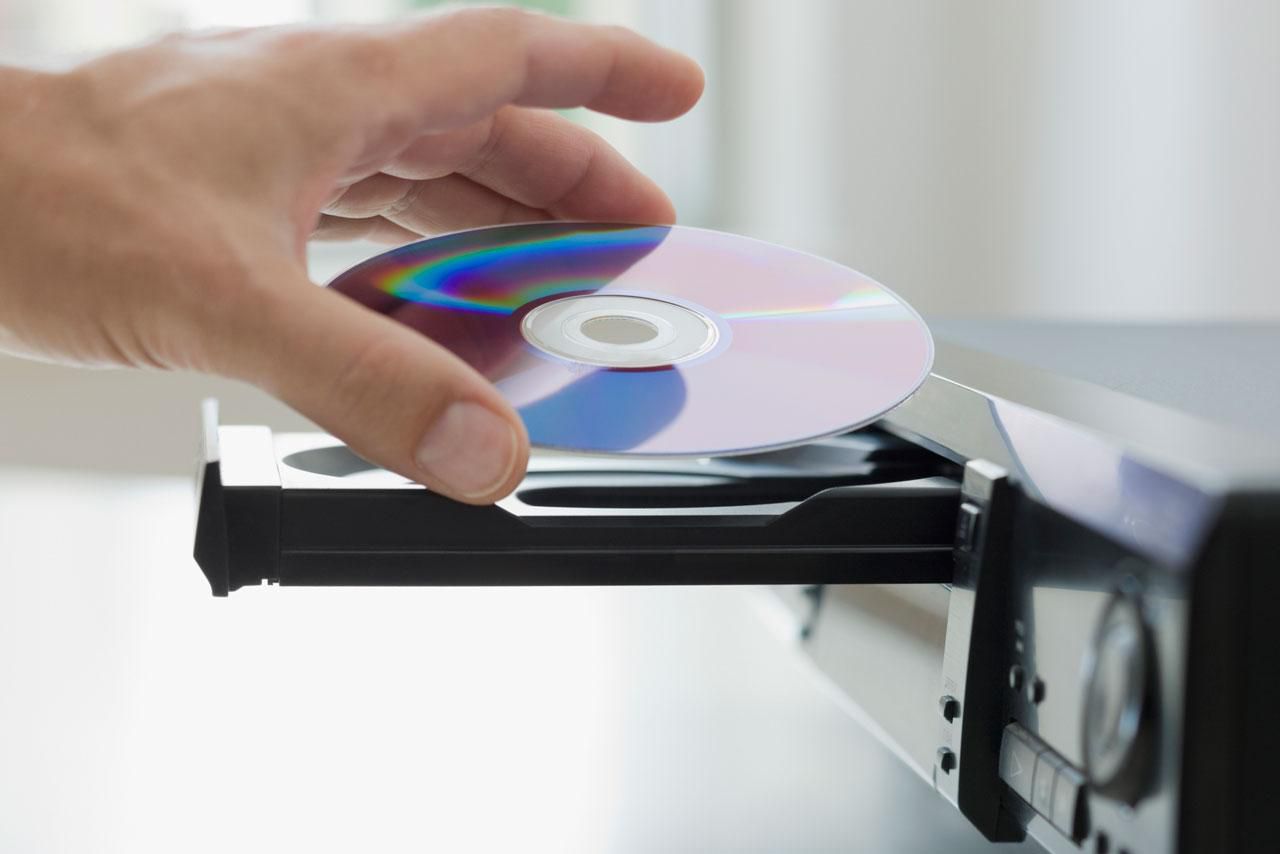 Sätta i DVD i DVD-spelare eller inspelare