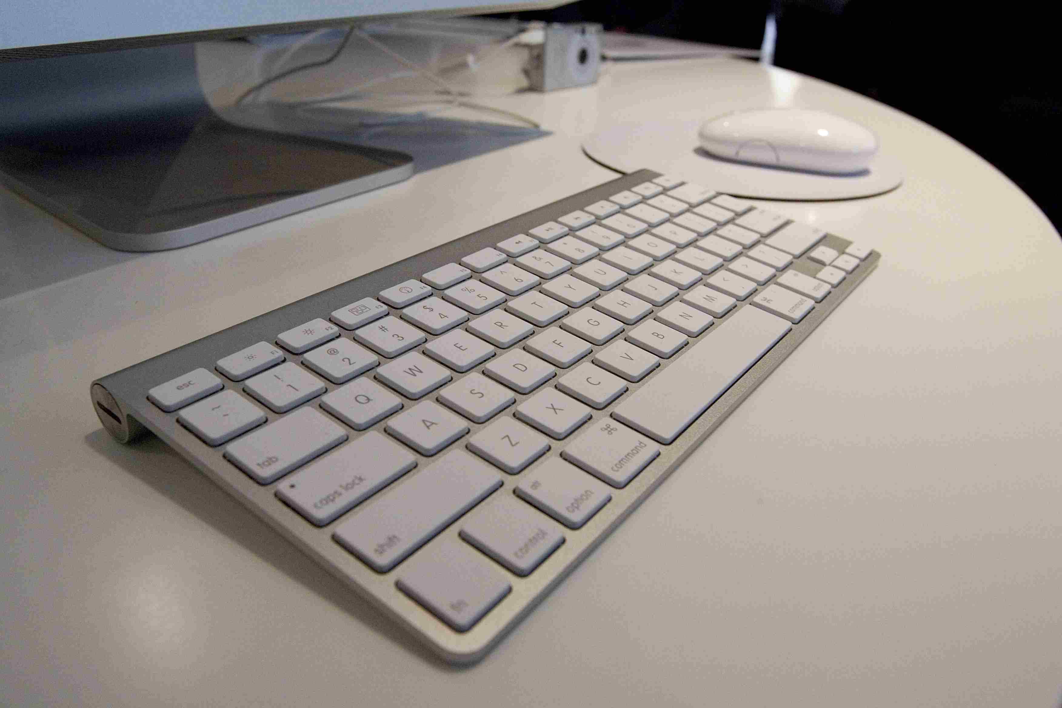 Mac-tangentbord med iMac