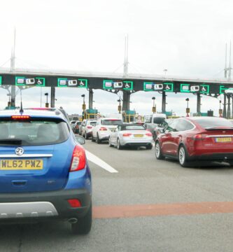 vehicles approaching the severn bridge toll booth 940515964 5b2c02d5a474be00366dcaa6