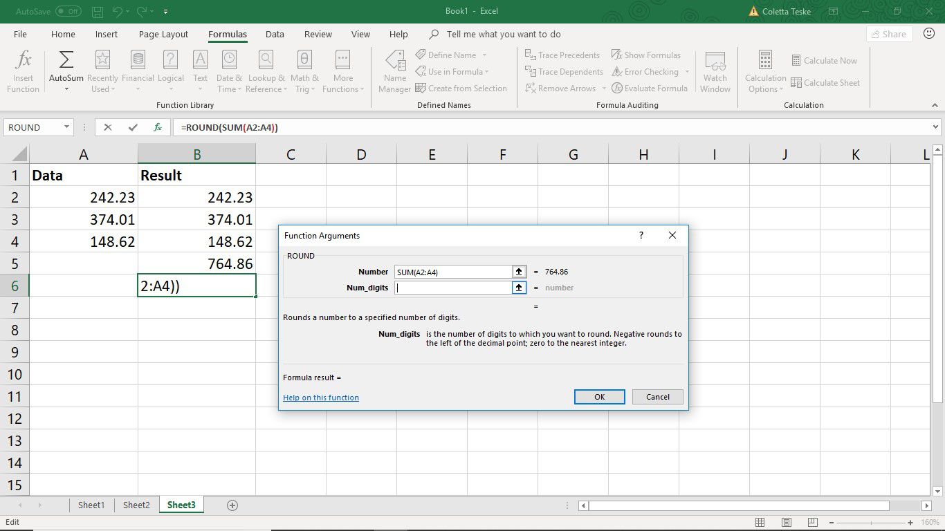 En skärmdump som visar hur man kombinerar ROUND- och SUM-funktionerna i Excel