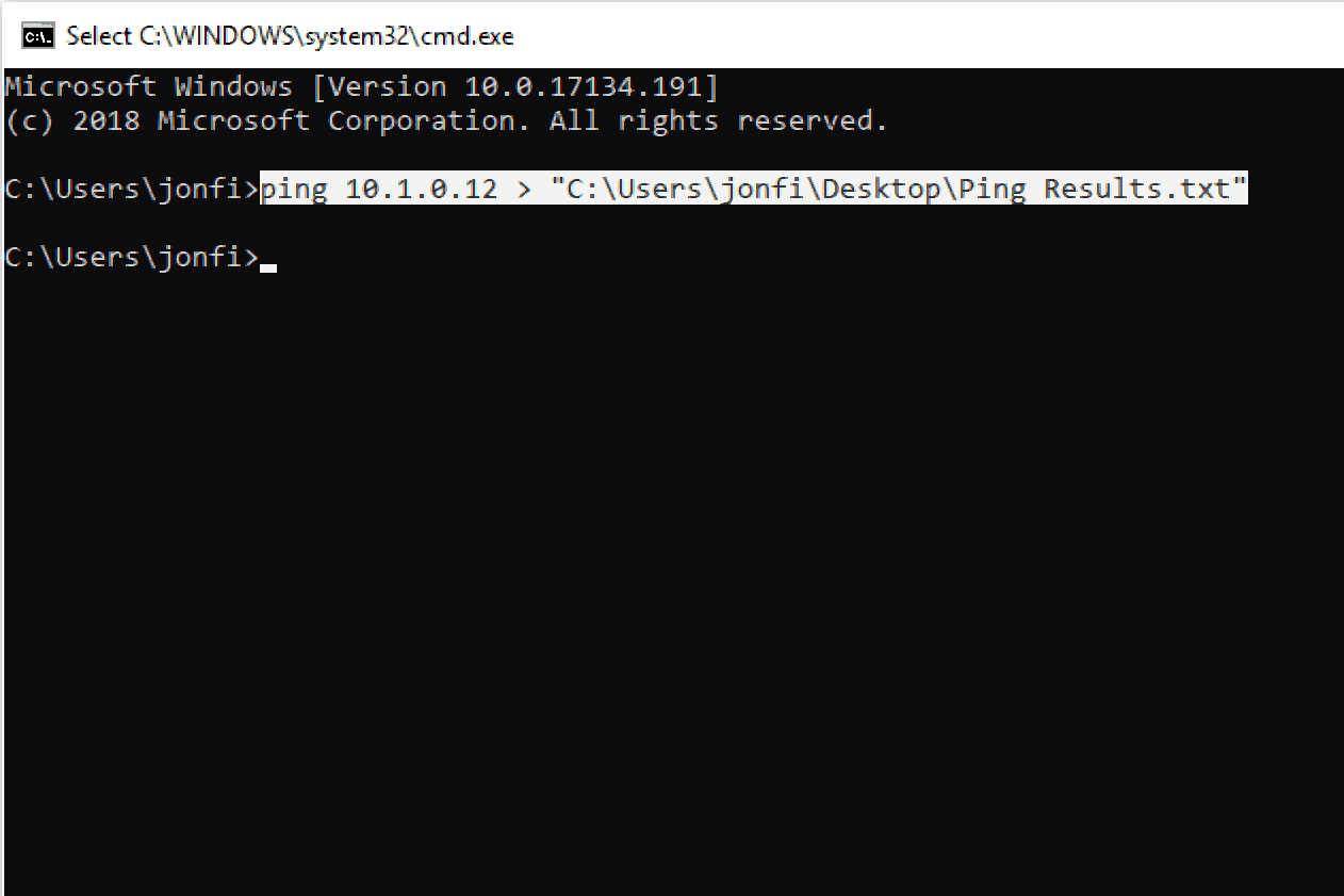 Skärmdump som visar hur ping-kommandoresultaten omdirigeras till en textfil i en annan mapp