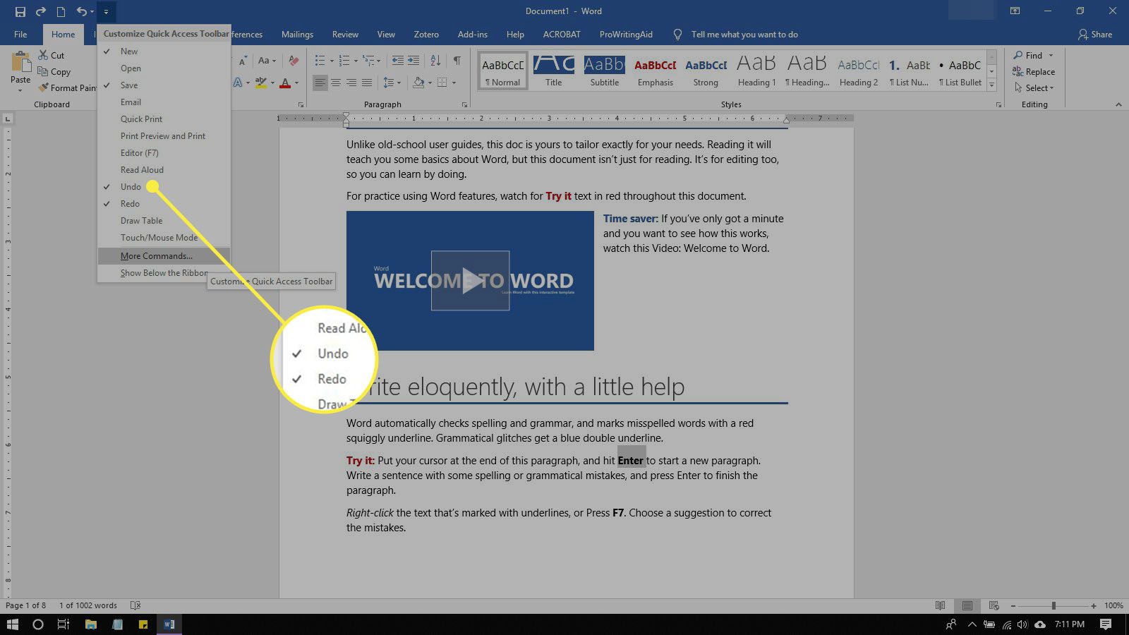 Microsoft Word visar rullgardinsmenyn för att anpassa snabbåtkomstverktygsfältet.