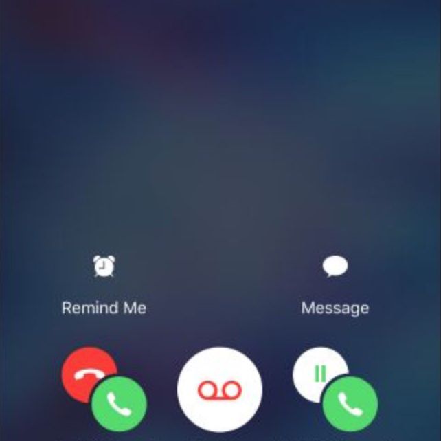 Telefonapp på iOS 13 som visar knappen Håll och acceptera