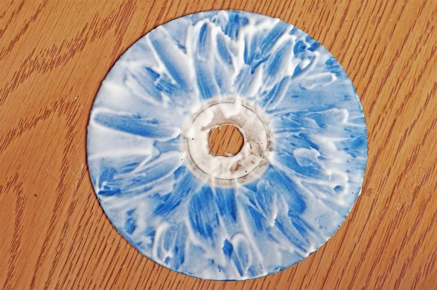 Skrapad CD täckt i tandkräm