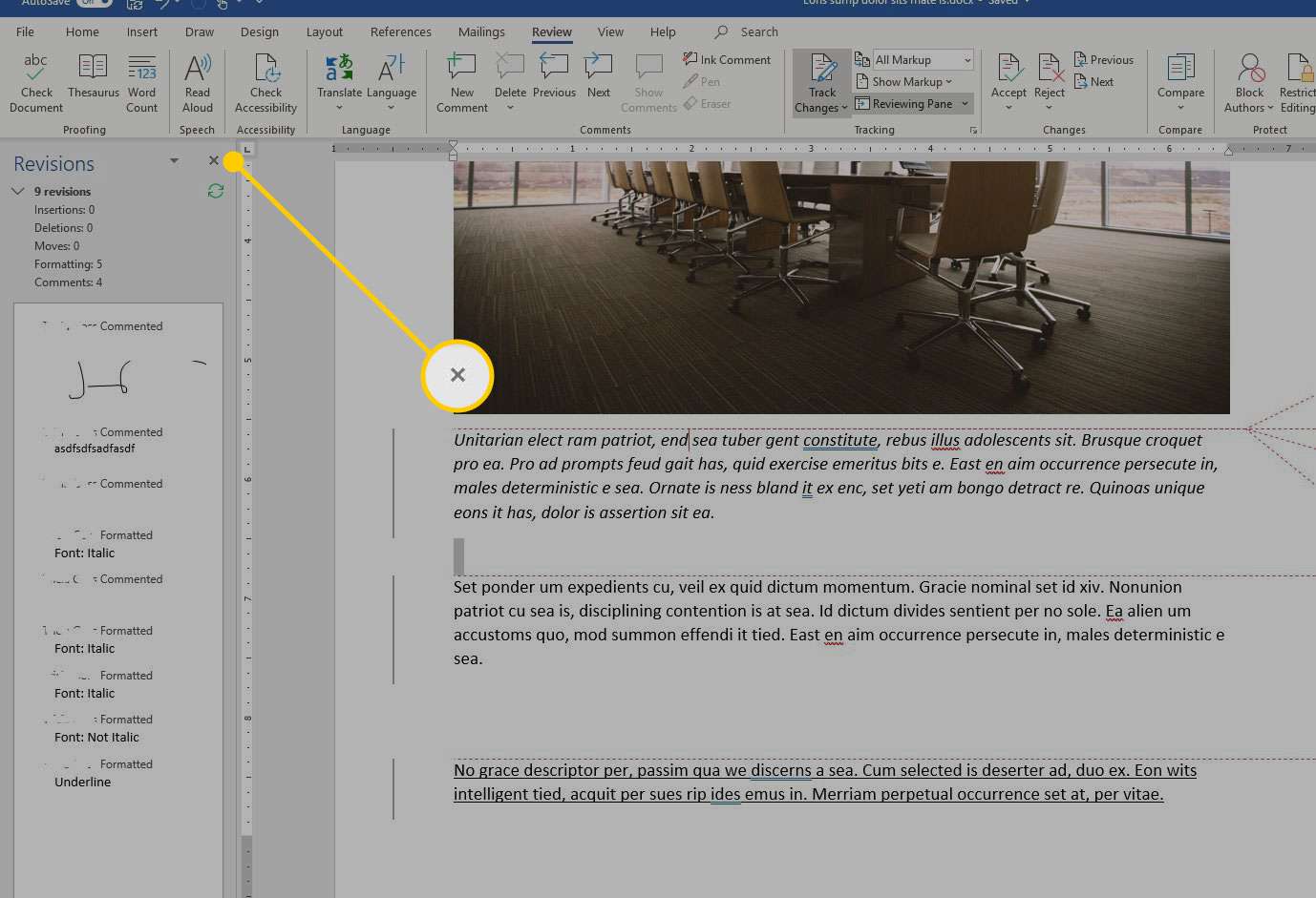 Revisionsfönster i Microsoft Word med stängningsknappen markerad
