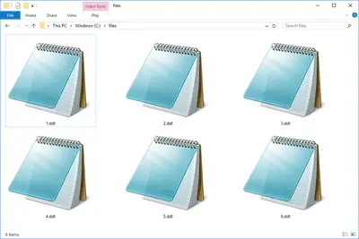 Skärmdump av flera DDL -filer i Windows 10 som öppnas med Anteckningar