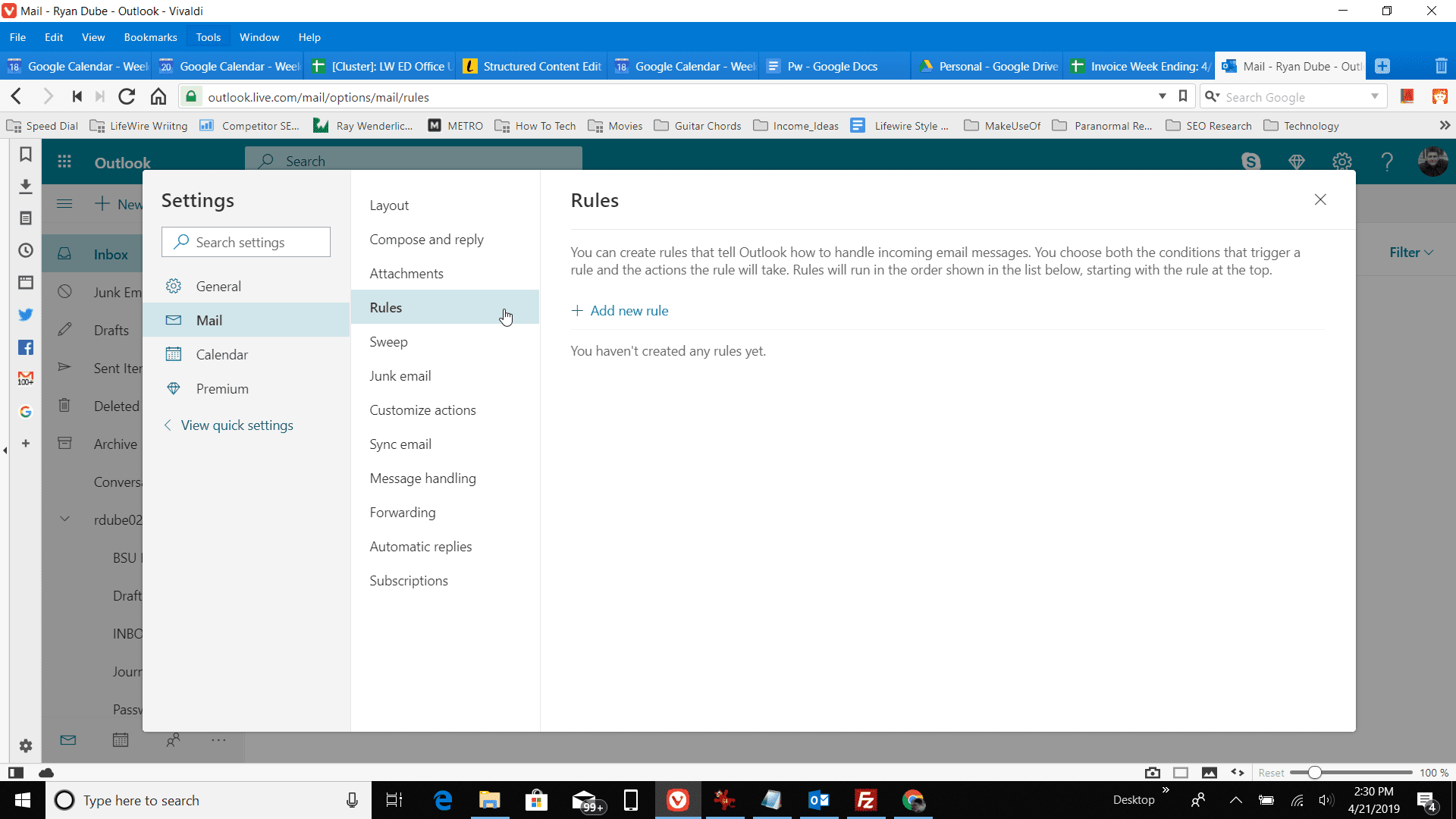Skärmdump för att lägga till en ny regel i Outlook online-inställningar