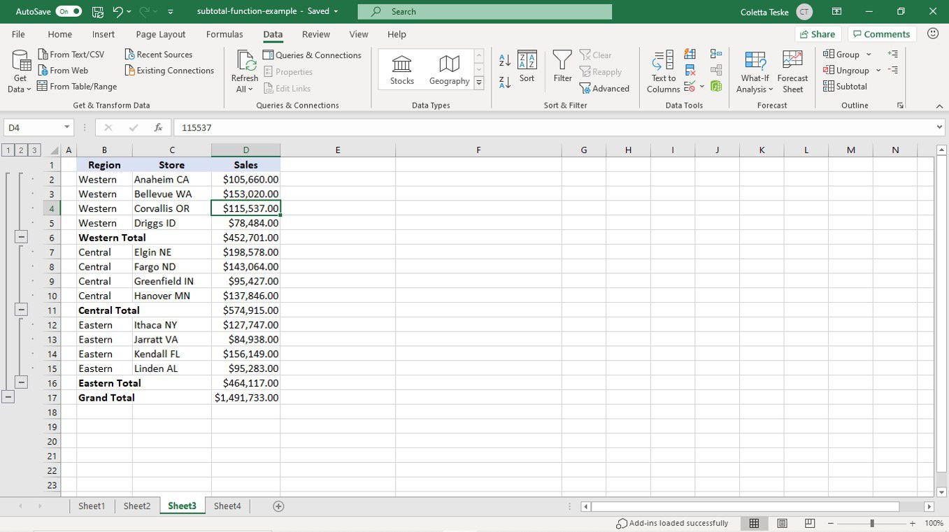 Delsumma och en totalsumma infogad i grupperade data i ett Excel-kalkylblad