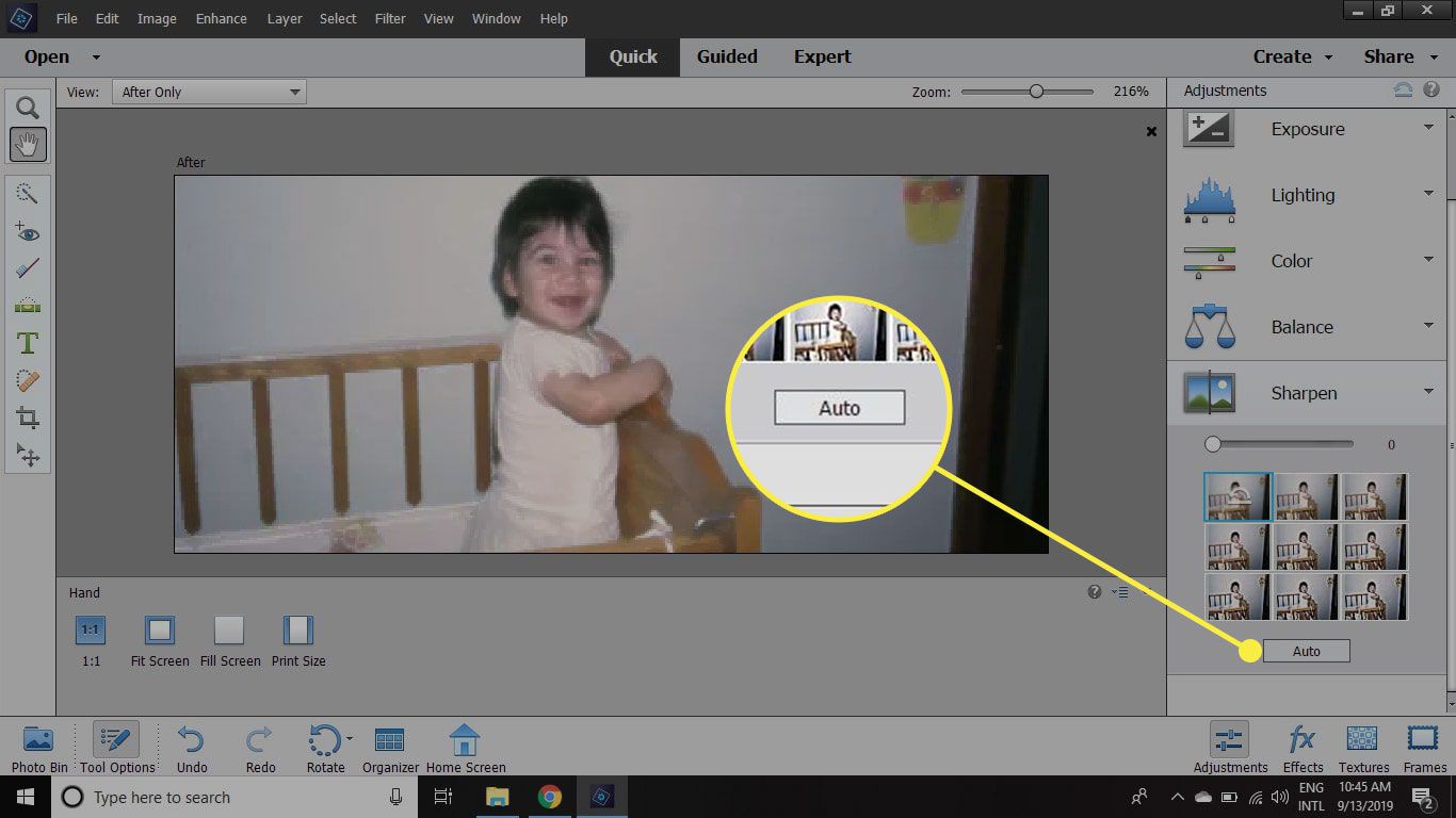 En skärmdump av Photoshop Elements med Auto Sharpen-knappen markerad