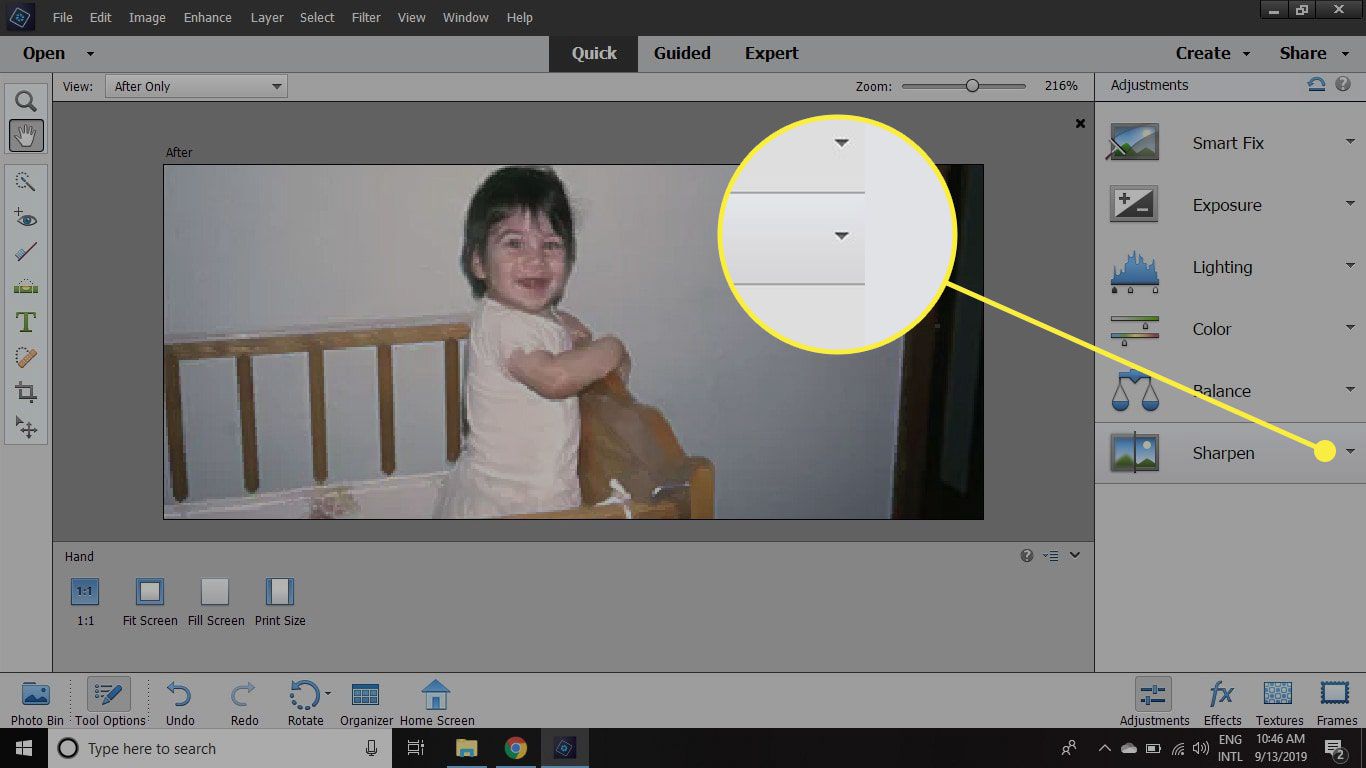 En skärmdump av Photoshop Elements med pilen bredvid Sharpen markerad