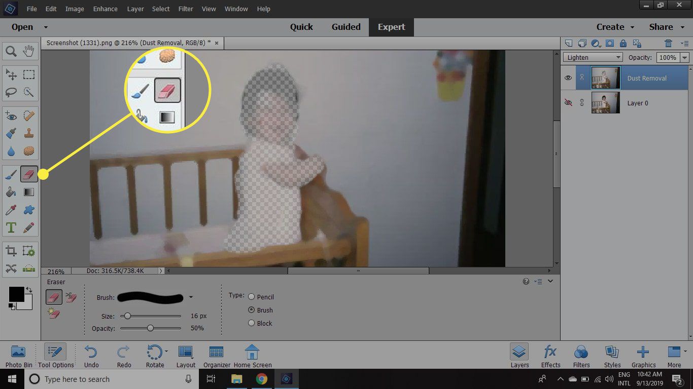 En skärmdump av Photoshop Elements med Eraser-verktyget markerat