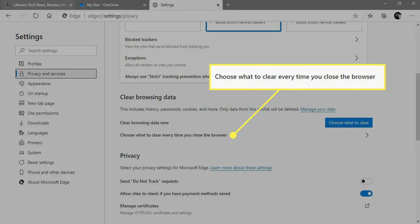 En skärmdump av Edge-inställningarna för integritet och tjänster med "Välj vad du vill rensa varje gång du stänger webbläsaren" alternativet markerat