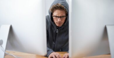 Populära nätfiskebedrägerier och vad du kan göra åt dem 58 grey hacker Peoplemages 577c7bd25f9b585875413394