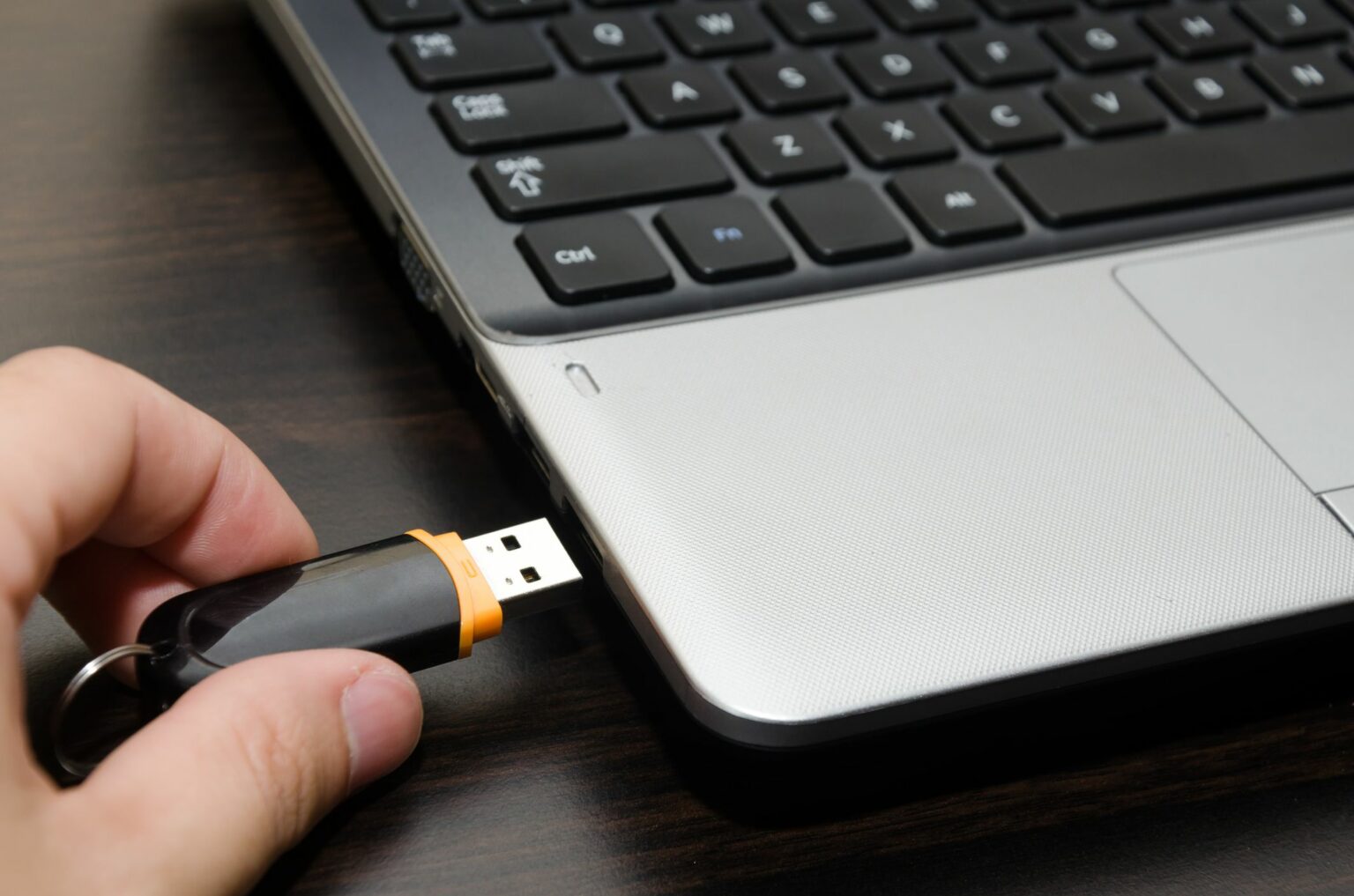 s-h-r-startar-du-fr-n-en-usb-enhet-2023