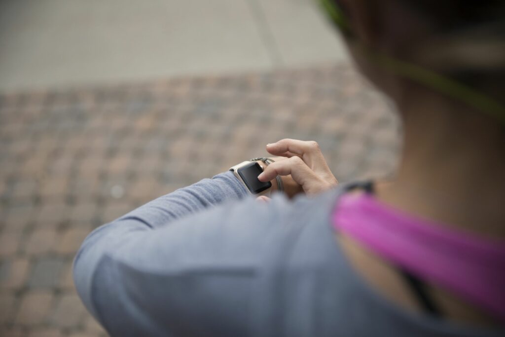 01 woman using smart watch while running 4689002 2eb9f970a3354ccf95e8e510af6576a4