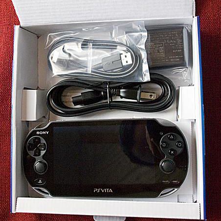 Vad finns i lådan - Uppackning av PS Vita 6 Innehållet i PS Vita -lådan avslöjades.