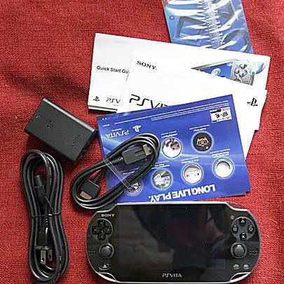 Vad finns i lådan - Uppackning av PS Vita 7 Innehållet i PS Vita -lådan.