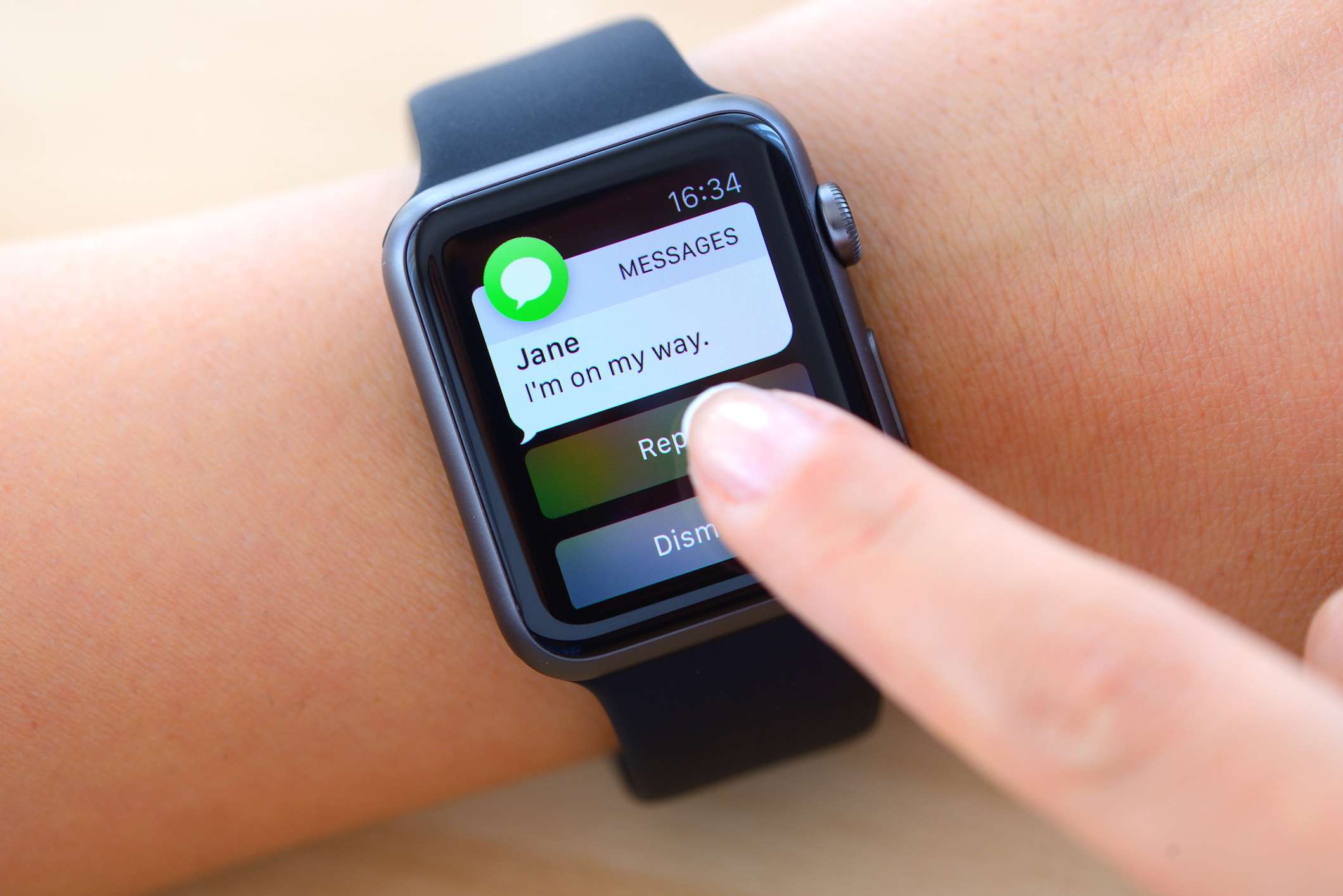 Textmeddelanden på Apple Watch innan du aktiverar aviseringssekretess