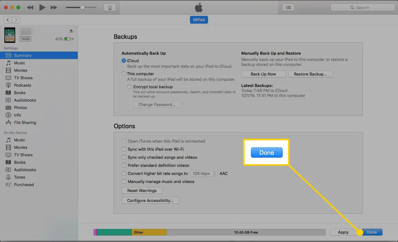 iTunes öppnas på en Mac med knappen Klar markerad på sidan Enhetsöversikt