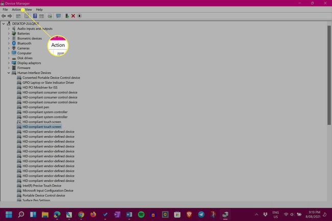 Windows 11 Enhetshanteraren med åtgärdsmenyn markerad