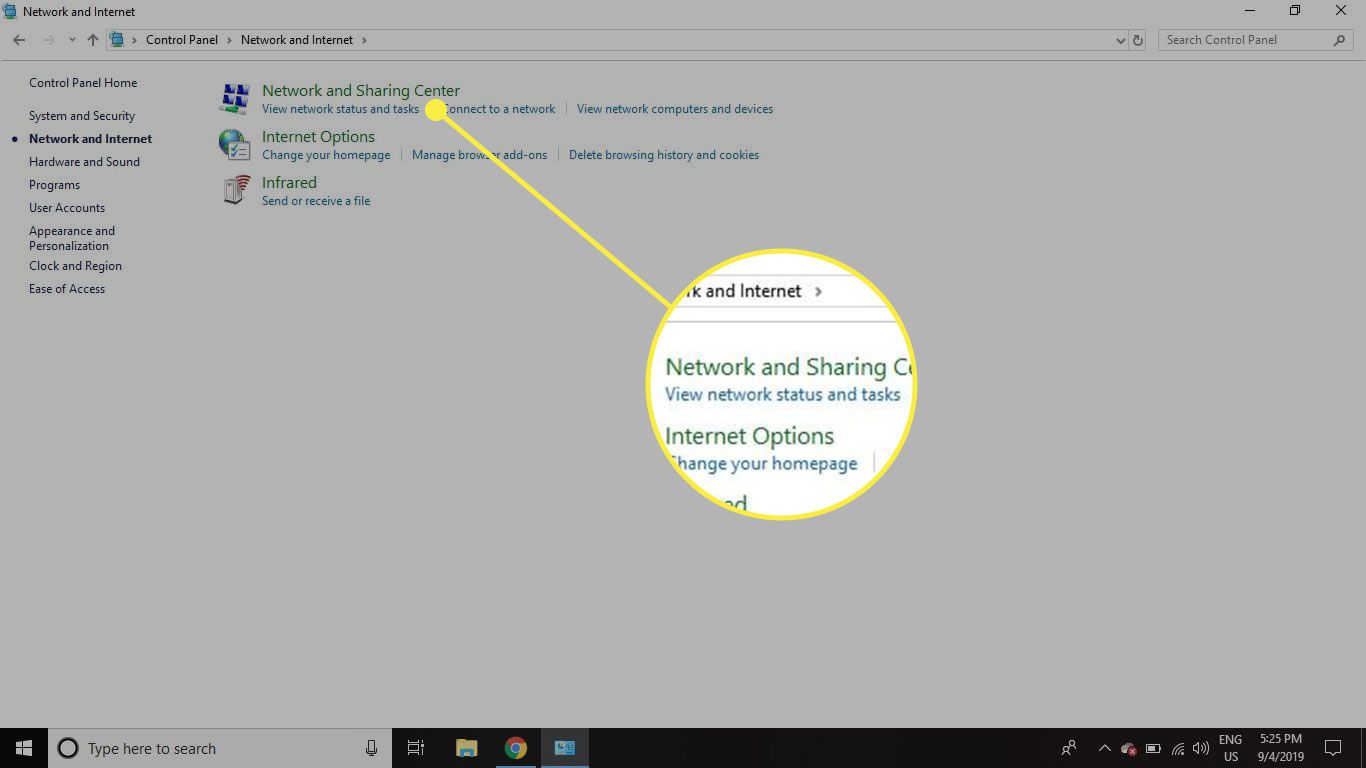 En skärmdump av nätverksinställningar i Windows 10 med alternativet "Visa nätverksstatus och uppgifter" markerat