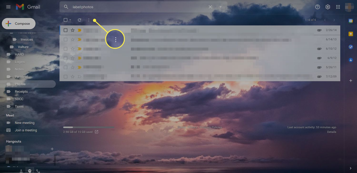 En Gmail-inkorg med ikonen Mer markerad